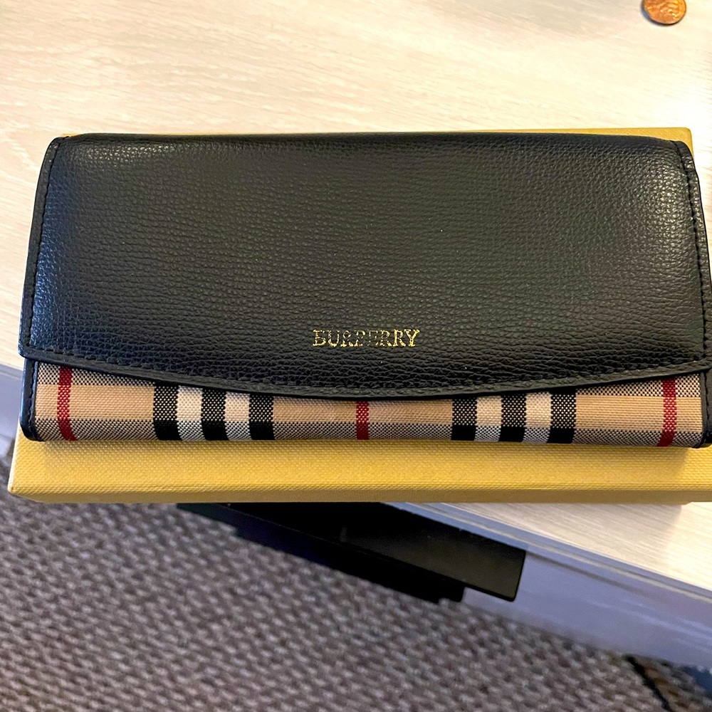 Burberry wallet with box, dust bag, and Burberry identification card.